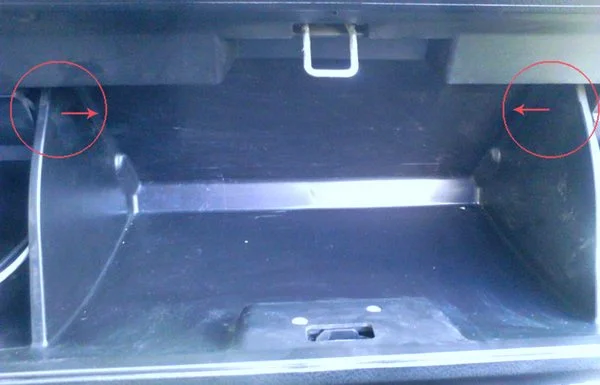 освобождаем бардачок Сузуки Гранд Витара бардачок Гранд Витара